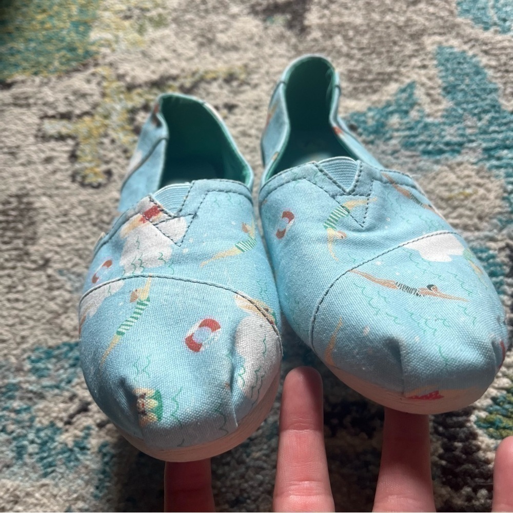 Light blue swimming themed Tom’s flat shoes - Picture 3 of 8